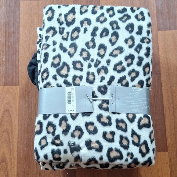 Liz Claiborne sleep set - Picture 2 of 3